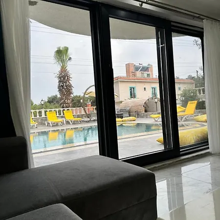 Pine Hotel Ayvalı